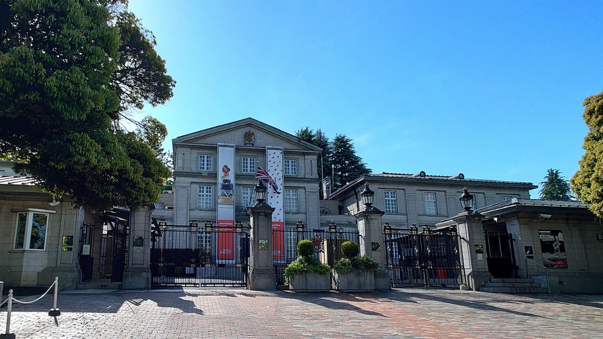 大使館と領事館の違いとは?大使館の役割や活用シーンを解説 | 出張支援クラウド『BORDER』